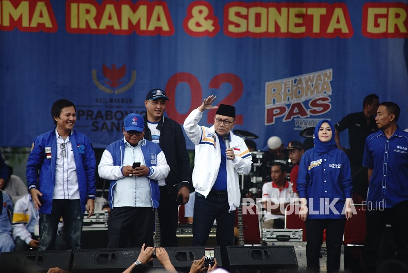 Ketua Umum Partai Amanat Nasional (PAN) Zulkifli Hasan berorasi saat kampanye akbar di lapangan terbuka Poncol Sawangan, Depok, Jawa Barat, Kamis (28/3/2019) .