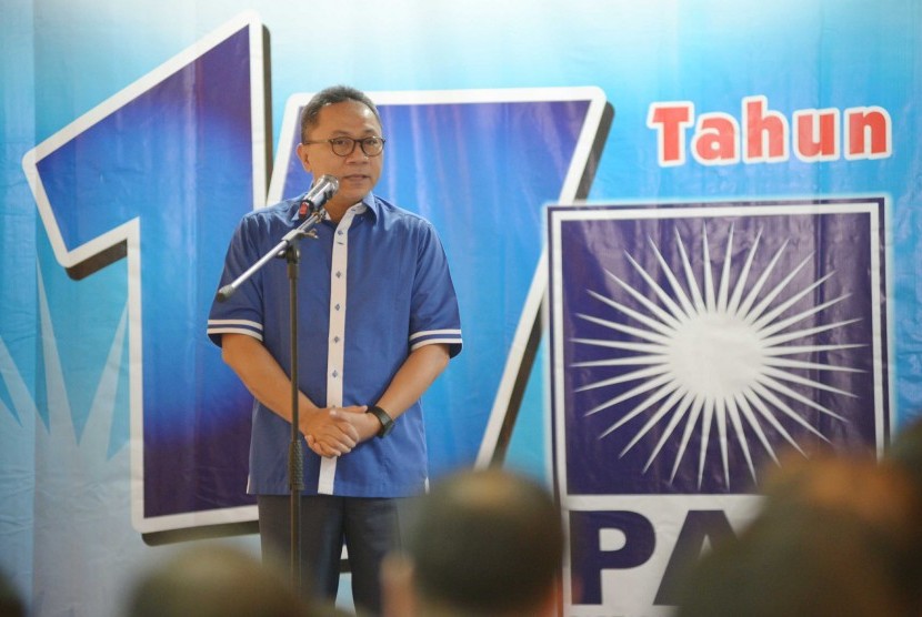 Ketua Umum Partai Amanat Nasional (PAN) Zulkifli Hasan membuka acara launching rangkaian kegiatan HUT PAN ke-17 di Kantor DPP PAN Jalan Senopati, Jakarta, Kamis (23/7).