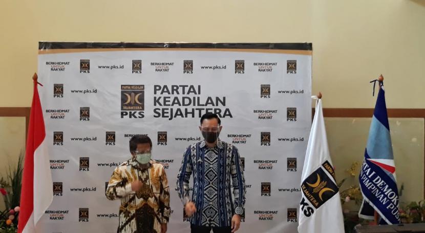 Ketua Umum Partai Demokrat, Agus Harimurti Yudhoyono (AHY) melakukan pertemuan dengan Presiden PKS Muhammad Sohibul Iman di kantor DPP PKS, Jakarta, Jumat (24/7).