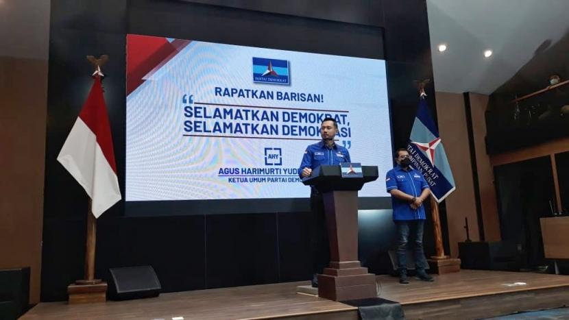 Ketua Umum Partai Demokrat, Agus Harimurti Yudhoyono (AHY), menegaskan bahwa kongres luar biasa (KLB) adalah ilegal, di Kantor DPP Partai Demokrat, Jakarta, Jumat (5/3).