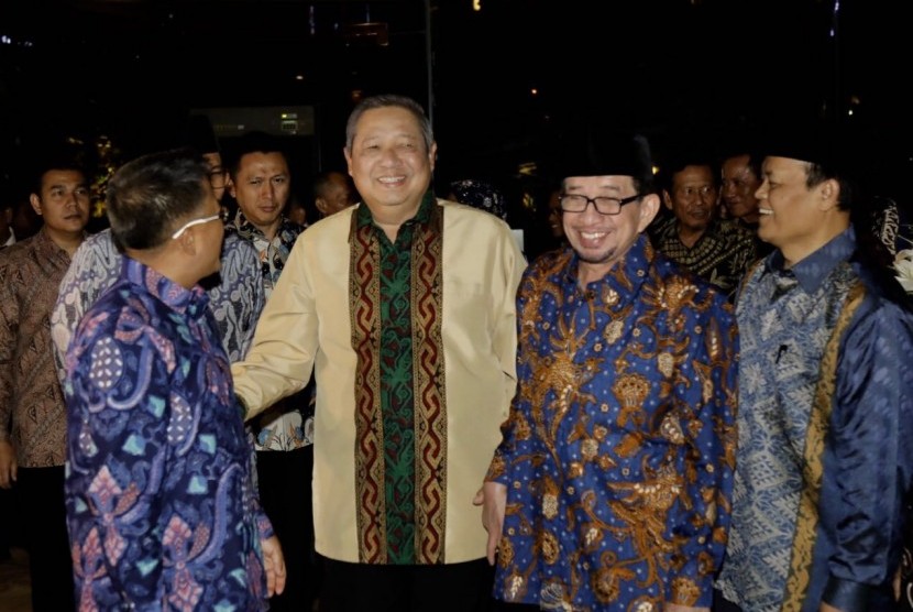 Ketua Umum Partai Demokrat Susilo Bambang Yudhoyono bertemu jajaran Partai Keadilan Sejahtera (PKS), di Grand Melia Hotel, Senin (30/7) malam. Pertemuan Demokrat dengan PKS ini membahas penguatan koalisi di pilpres 2019