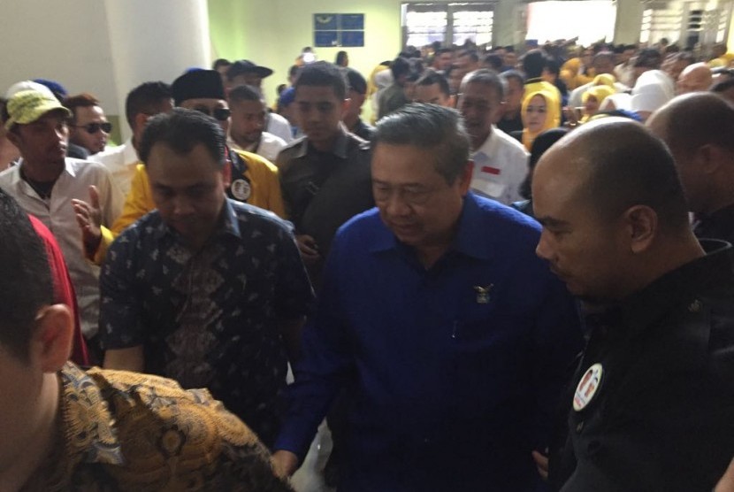 Ketua Umum Partai Demokrat, Susilo Bambang Yudhoyono menghadiri acara pasangan Deddy Mizwar-Dedi Mulyadi, Selasa (9/1).