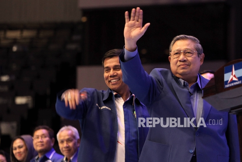 Ketua Umum Partai Demokrat Susilo Bambang Yudhoyono menyampaikan pidato politiknya pada Dies Natalis 15 Tahun Partai Demokrat di Jakarta, Selasa (7/2).