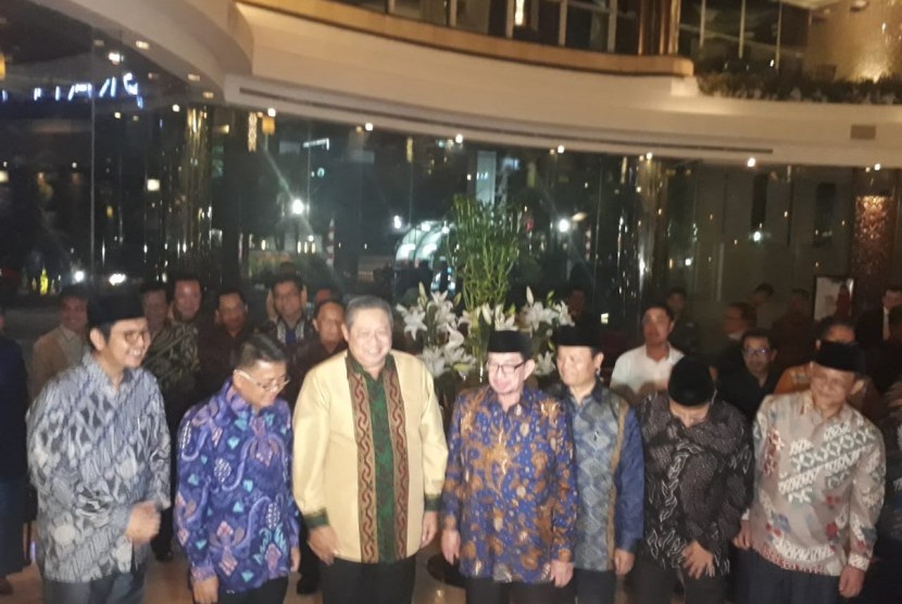 Ketua Umum Partai Demokrat Susilo Bambang Yudhoyono (SBY) bertemu dengan Presiden PKS Sohibul Iman di Hotel Gran Melia, Jakarta, Senin (30/7) malam
