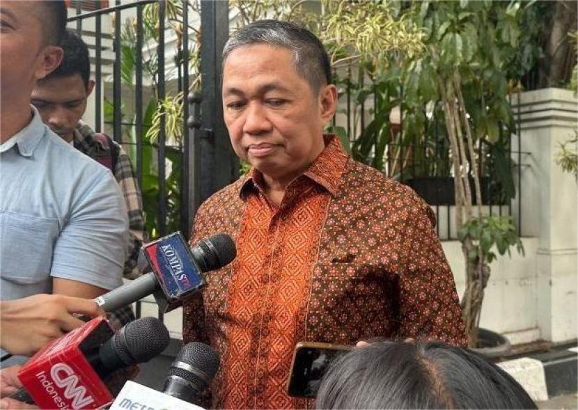 Ketua Umum Partai Gelora Anis Matta saat memberikan keterangan di Jalan Kartanegara, Jakarta Selatan, Selasa (15/10/2024).