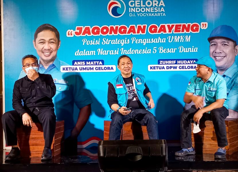 Ketua Umum Partai Gelora, Anis Matta (tengah) saat mengisi acara 