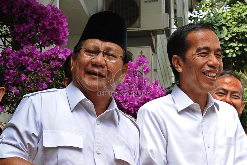 Ketua Umum Partai Gerindra Prabowo Subianto (kiri) dan Presiden Joko Widodo (kanan)