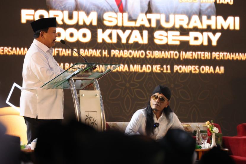  Ketua Umum Partai Gerindra Prabowo Subianto. Pengamat imbau Prabowo mencari pendamping dari tokoh NU untuk ganti suara hilang PKB.