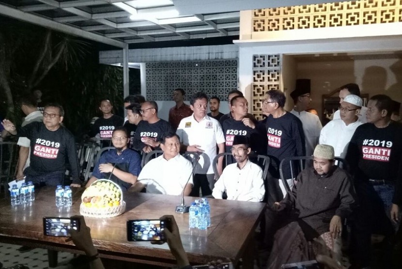 Ketua Umum Partai Gerindra, Prabowo Subianto menghadiri peresmian Sekretariat Bersama (Sekber) antara Partai Gerindra bersama Partai Keadilan Sejahtera (PKS).