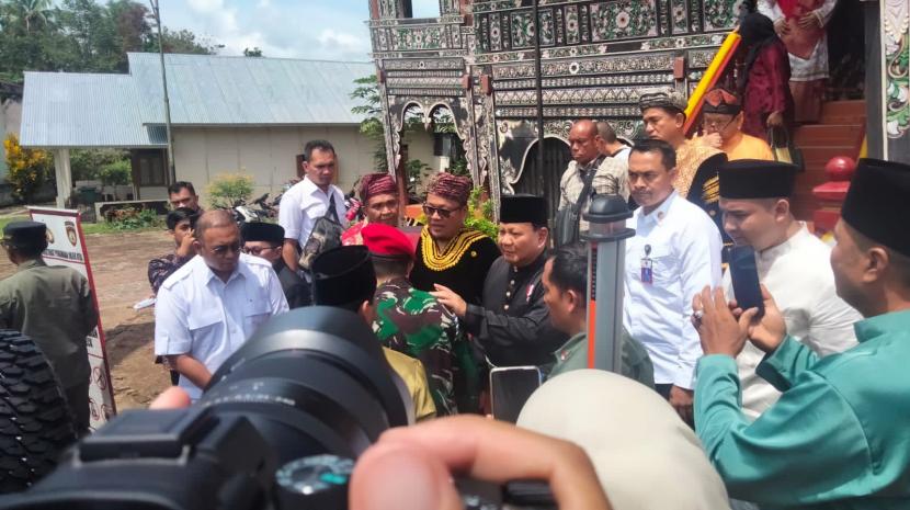 Ketua Umum Partai Gerindra Prabowo Subianto saat berada di Pagaruyung, Kabupaten Tanah Datar, Sumatra Barat, Sabtu (29/4/2023). Disambut Antusias di Sumbar, Prabowo: Saya tak Mau Curi Start Kampanye