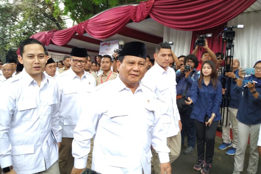 Ketua Umum Partai Gerindra Prabowo Subianto tiba di Kantor DPP Partai Gerindra, Ragunan, Jakarta, menghadiri peringatan HUT Partai Gerindra ke-12, Kamis (6/2).