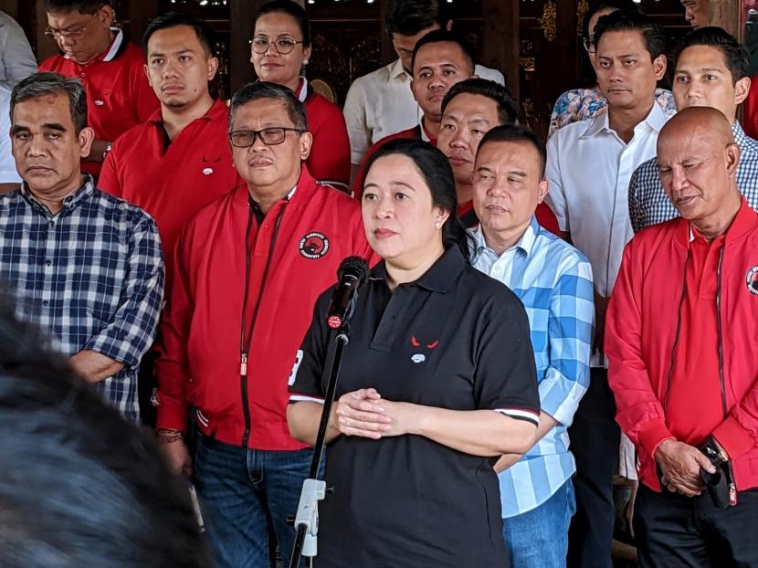 Ketua Umum Partai Gerindra, Prabowo Subianto usai menerima silaturahmi Partai Demokrasi Indonesia Perjuangan (PDIP) yang dipimpin Puan Maharani di kediamannya, Kabupaten Bogor, Ahad (4/9).