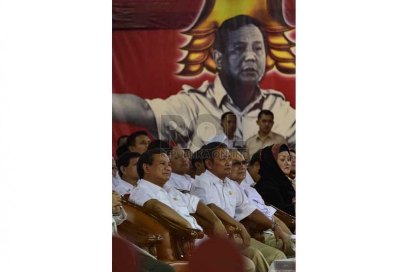 Ketua Umum Partai Gerindra, Suhardi (tengah), bersama Ketua Umum Dewan Pembina Partai Gerindra Prabowo.