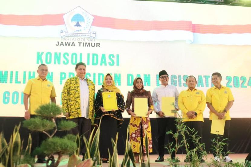 Ketua Umum Partai Golkar Airlangga Hartarto mengeluarkan surat perintah tentang penunjukan Muhammad Haris sebagai bakal calon bupati Probolinggo pada Pilkada 2024.