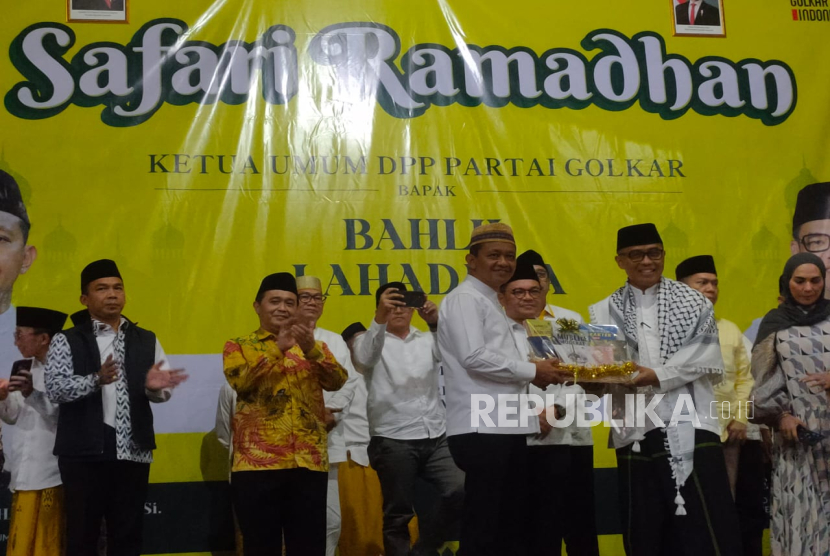 Ketua Umum Partai Golkar Bahlil Lahadalia menggelar rangkaian safari Ramadhan di Jawa Barat (Jabar), Sabtu (15/3/2025) dengan membawa sejumlah pengurus Golkar.