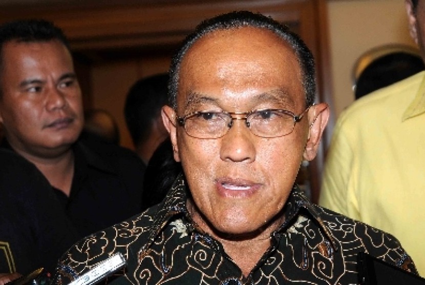  Ketua Umum Partai Golkar hasil Munas Bali, Aburizal Bakrie.