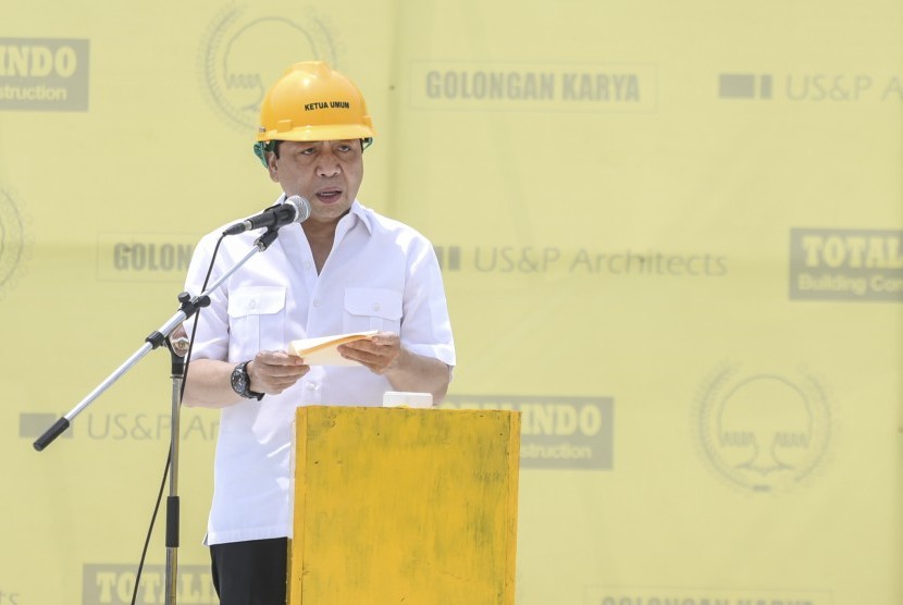 Golkar party chairman Setya Novanto delivers a speech during topping off of Golkar party's new building at its headquarters, on Sunday (November 12).
