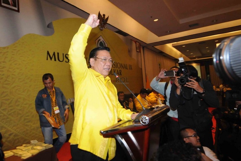 Ketua Umum Partai Golkar terpilih Agung Laksono menyampaikan pidato sambutan usai memenangkan penghitungan suara pemilihan ketua umum pada Musyawarah Nasional IX Partai Golkar di Ancol, Jakarta, Senin (8/12). 