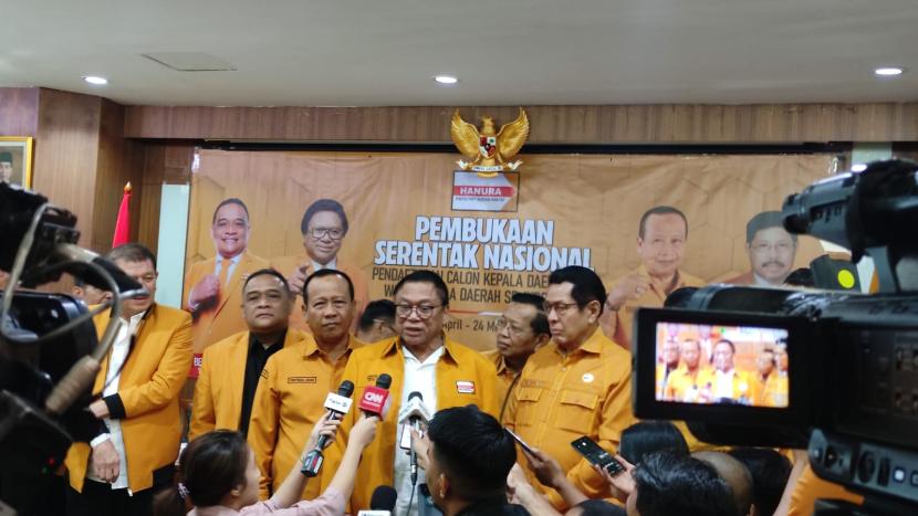 Ketua Umum Partai Hanura Oesman Sapta Odang (OSO) usai meresmikan pembukaan pendaftaran bakal calon kepala daerah di Pilkada 2024, Selasa (23/4/2024).