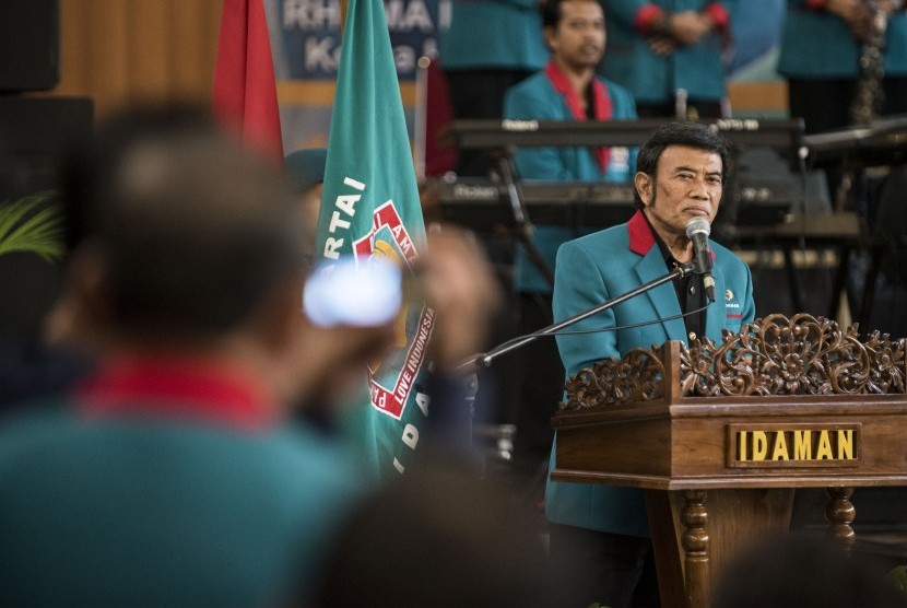 Ketua Umum Partai Islam Damai Aman (Idaman) Rhoma Irama menyampaikan pidato politik saat Musyawarah Koordinasi Nasional Partai Idaman di Jakarta, Selasa (16/5). 