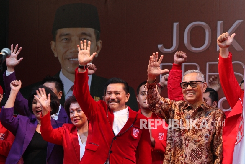 Ketua Umum Partai Keadilan dan Persatuan Indonesia (PKPI) AM Hendropriyono bersama Pendiri dan Ketua Penasehat PKPI Try Sutrisno, dan jajaran pengurus PKPI.