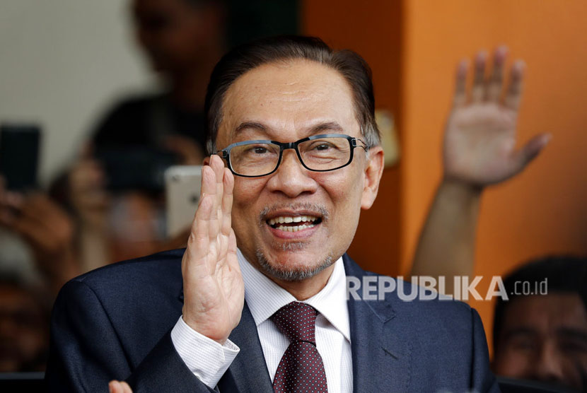 Ketua Umum Partai Keadilan Rakyat (PKR) Datuk Seri Anwar Ibrahim.
