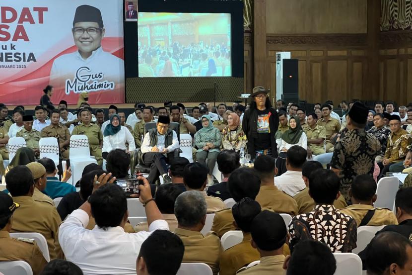 Ketua Umum Partai Kebangkitan Bangsa (PKB) Abdul Muhaimin Iskandar (Gus Muhaimin) menghadiri kegiatan Mandat Desa, yang diikuti kepala desa di Jawa Timur.