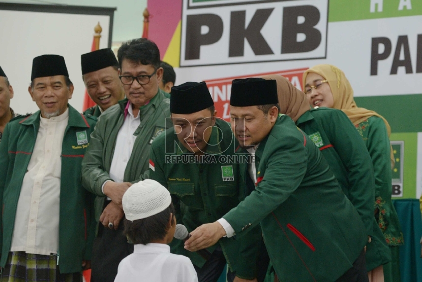 Ketua Umum Partai Kebangkitan Bangsa (PKB) Muhaimin Iskandar bersama Pengurus PKB menggelar peringatan Hari Lahir (harlah) PKB ke-17 di Kantor DPP PKB, Jakarta, Kamis (23/7).