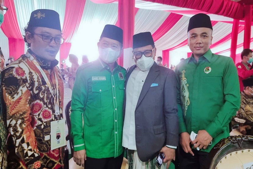Ketua Umum Partai Kebangkitan Bangsa (PKB) Muhaimin Iskandar dan Ketua Umum Partai Persatuan Pembangunan (PPP) Suharso Monoarfa bertemu berangkulan. Kedua ketum didampingi sekjen masing-masing, yaitu Sekjen PKB Hasanuddin Wahid dan Sekjen PPP Arwani Thomafi.