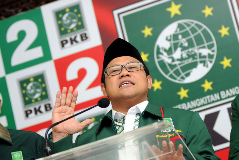 Ketua Umum Partai Kebangkitan Bangsa (PKB) Muhaimin Iskandar memberikan keterangan pers terkait hasil sementara Pemilihan Umum (Pemilu) Legislatif 2014 di Jakarta, Kamis (10/4).