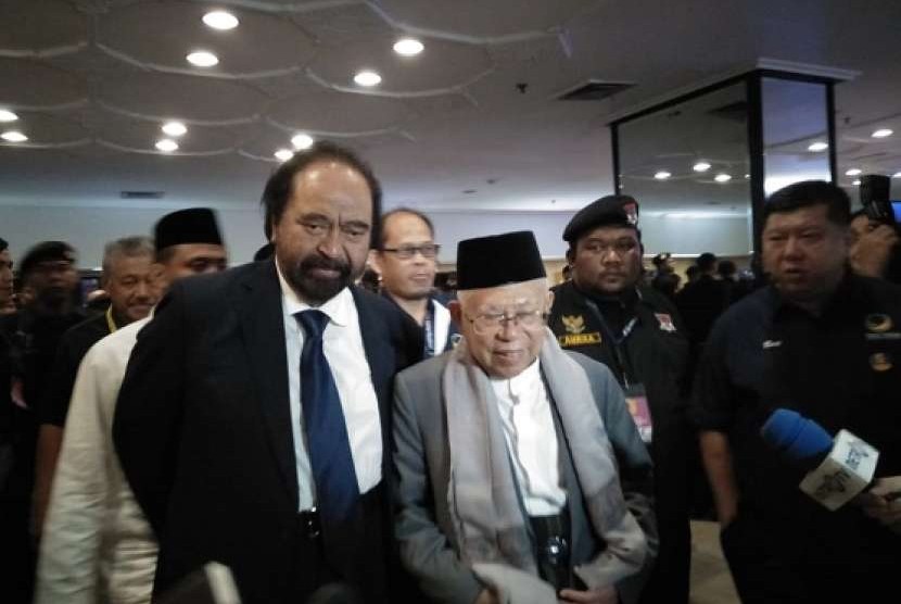 Ketua Umum Partai Nasdem Surya Paloh bersama dengan bakal calon Wakil Presiden KH Ma'ruf Amin usai mengjadiri pekan orientasi caleg DPR RI, Ahad (2/9) 