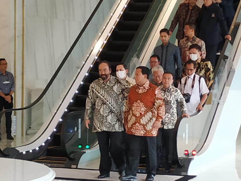 Ketua Umum Partai Nasdem Surya Paloh dan Ketua Umum Partai Gerindra Prabowo Subianto menggelar konferensi pers usai menggelar pertemuan tertutup di Kantor DPP Partai Nasdem, Menteng, Jakarta, Rabu (1/6). 