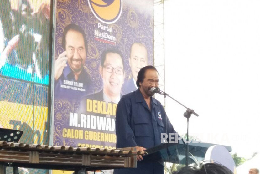 Ketua Umum Partai Nasdem, Surya Paloh hadir dalam acara deklarasi Wali Kota Bandung, Ridwan Kamil sebagai calon Gubernur Jawa Barat di Bandung, Ahad (19/3).