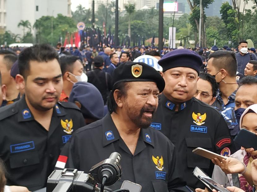 Ketua Umum Partai Nasdem, Surya Paloh menghadiri Apel Siaga jelang pembukaan Rakernas Partai Nasdem,  di Gelora Bung Karno, Jakarta, Rabu (15/6). 