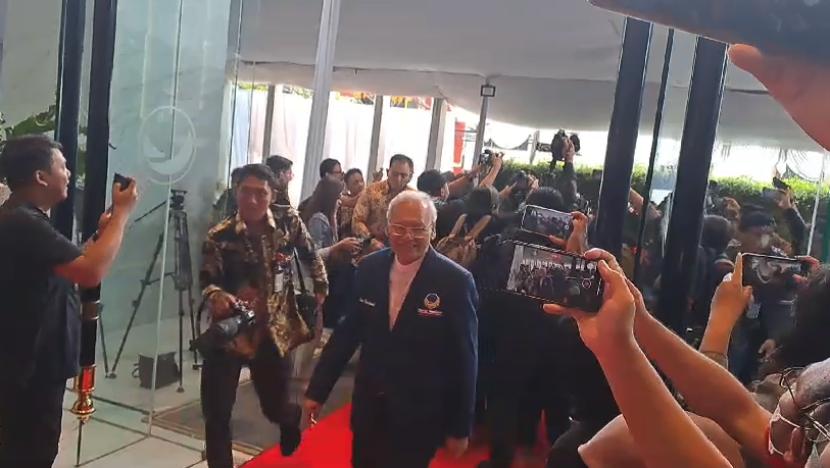 Ketua Umum Partai Nasdem Surya Paloh menyambut Presiden terpilih Prabowo Subianto dengan karpet merah di Nasdem Tower, Menteng, Jakarta Pusat, Jumat (22/3/2024) siang. 