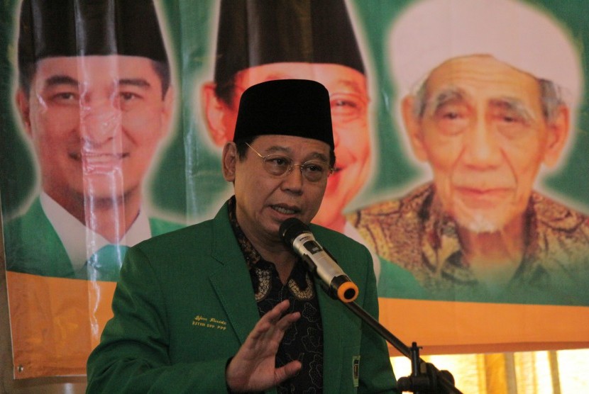 Ketua Umum Partai Persatuan Pembangunan (PPP) versi Muktamar Jakarta, Djan Faridz, berpidato saat Rapat Pimpinan Wilayah III PPP Jawa Timur di Surabaya, Jawa Timur, Jumat (8/4).