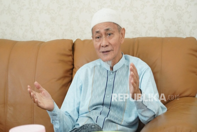 Ketua Umum PB Mathalul Anwar, KH Embay Mulya Syarief