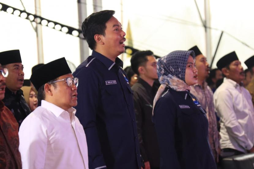 Ketua Umum PB PMII, Muhammad Abdullah Syukri (tengah) bersama Majelis Pembina Nasional PB PMII Abdul Muhaimin Iskandar (kiri) saat menghadiri pembukaan Muspimnas PMII di Tulungagung, Jawa Timur, Kamis (17/11/2022). 