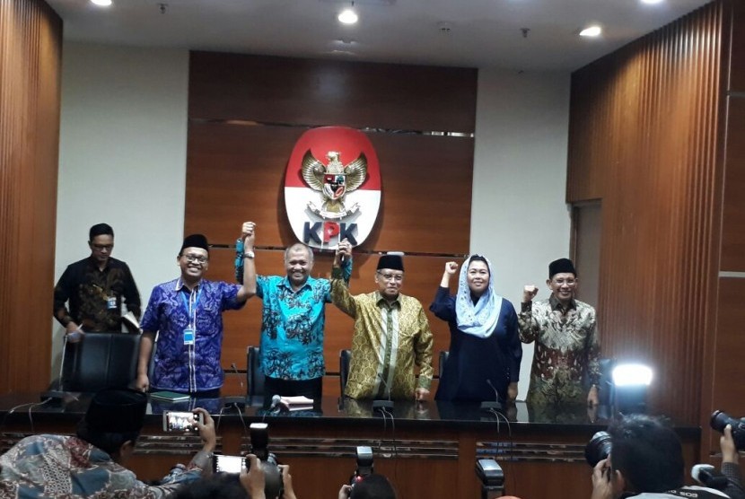 Ketua Umum PBNU, KH Said Aqil Siradj beserta sejumlah pengurus mendatangi Komisi Pemberantasan Korupsi (KPK) untuk berdiskusi dengan para pimpinan KPK terkait dengan dukungan terhadap upaya pemberantasan korupsi, Selasa (11/7).