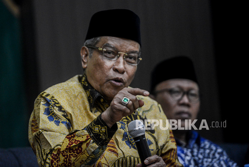 Ketua Umum PBNU KH. Said Aqil Siradj (kiri)  menegaskan peringatan maulid Nabi SAW termasuk sunnah.