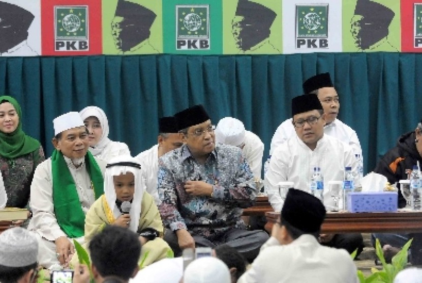 Ketua Umum PBNU KH Said Aqil Siradj (tengah).