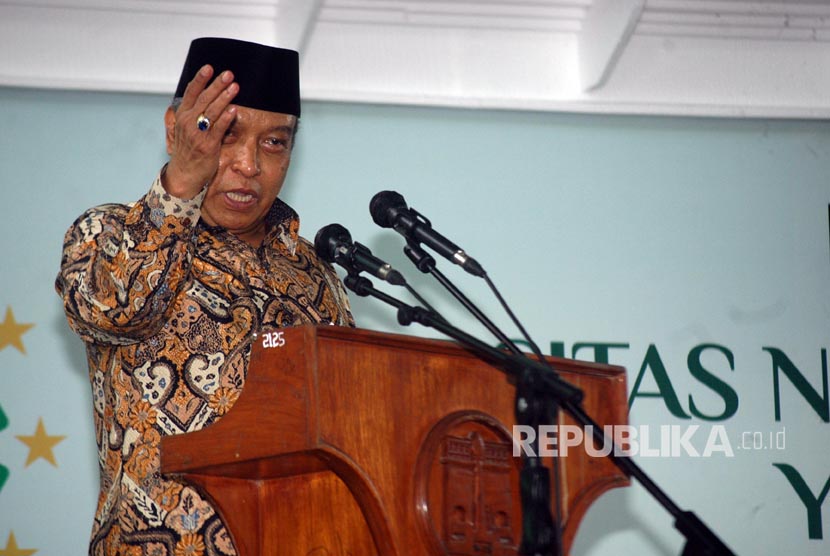 Ketua Umum PBNU KH Said Aqil Siroj memberi sambutan saat meresmikan pembukaan Universitas Nahdhatul Ulama (UNU) di jalan Lowanu No 47, Sorosutan, Yogyakarta, Jumat (10/3).