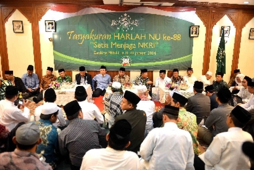 Ketua Umum PBNU KH Said Aqil Siroj (tengah) bersama para tokoh NU menghadiri tasyakuran Hari lahir NU ke-88 di Gedung PBNU, Jakarta beberapa waktu lalu.