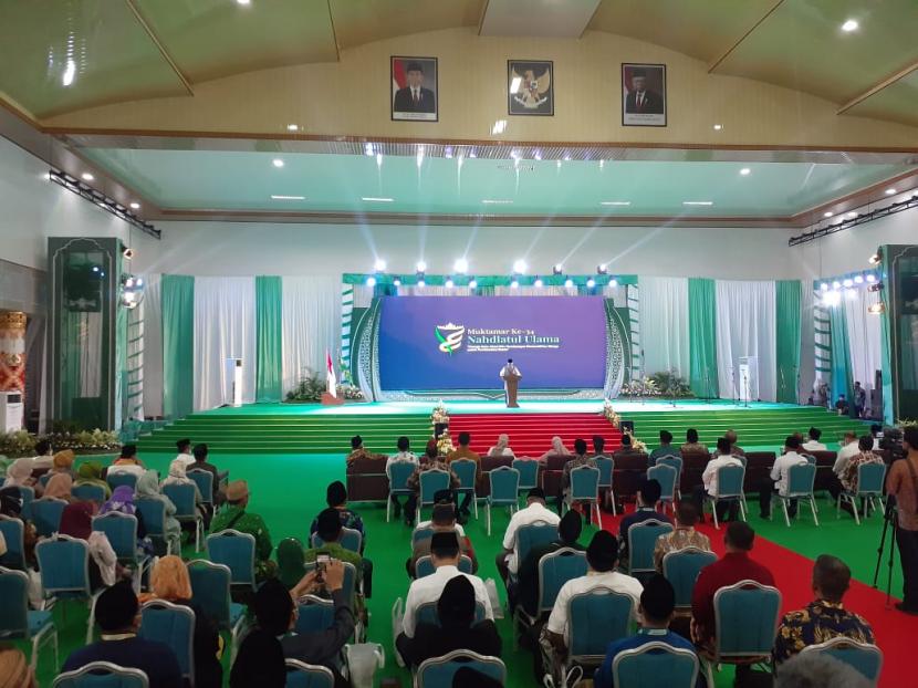 Ketua Umum PBNU periode 2021-2026 KH Yahya Cholil Staquf saat memberikan sambutan di penutupan Muktamar ke-34 NU di UIN Raden Intan Lampung, Jumat (24/12). 