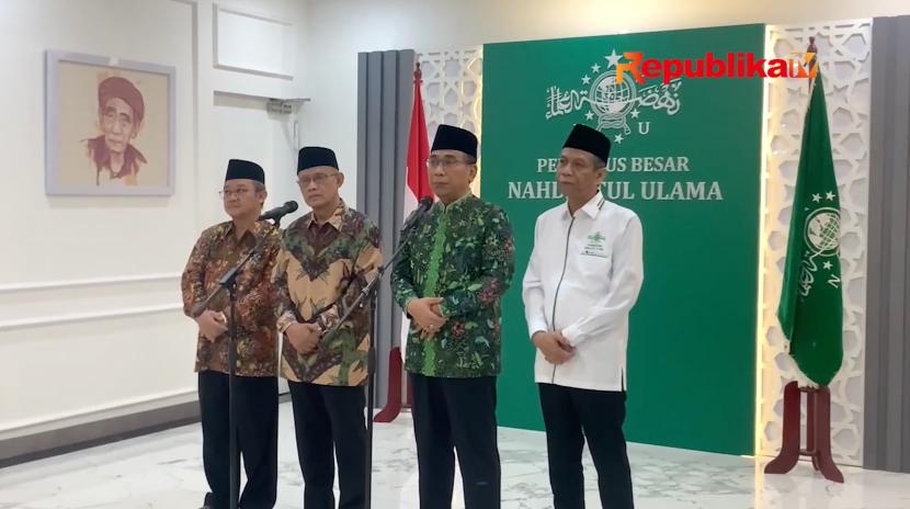 Ketua Umum PBNU, Yahya Cholil Staquf (kedua kanan), Ketua Umum Pimpinan Pusat (PP) Muhammadiyah, Haedar Nashir (kedua kiri).