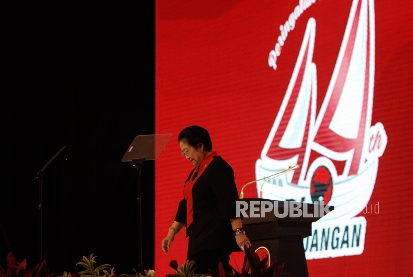 Ketua Umum PDI Perjuangan Megawati Soekarnoputri menyampaikan pidato politiknya pada HUT ke-44 PDIP di Jakarta Convention Center (JCC), Jakarta, Selasa (10/1). 