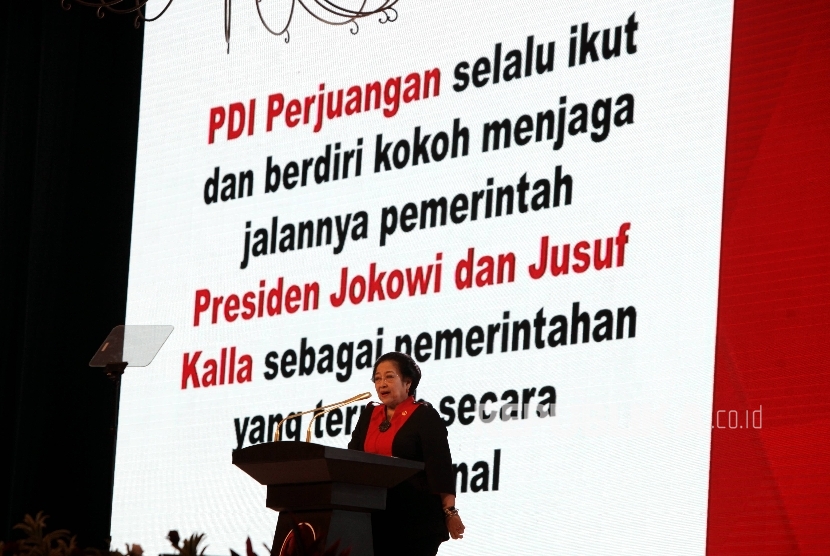 Ketua Umum PDI Perjuangan Megawati Soekarnoputri menyampaikan pidato politiknya pada HUT ke-44 PDIP di Jakarta Convention Center (JCC), Jakarta, Selasa (10/1). 