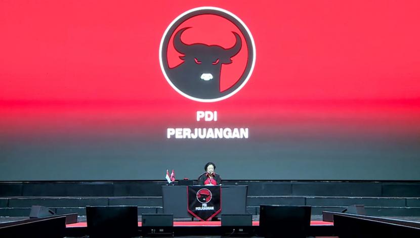 Ketua Umum PDIP, Megawati Soekarnoputri dalam pidato perayaan HUT ke-50 PDIP di JIExpo, Jakarta, Selasa (10/1). Pengamat menilai lambannya PDIP umumkan capres untungkan Anies, rugikan KIB.