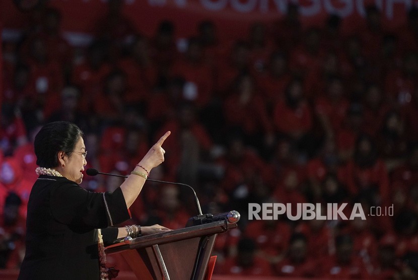 [ilustrasi] Ketua Umum PDIP Megawati Soekarnoputri memberikan amanat kepada peserta Jambore Kader Komunitas Juang, di GOR Satria Purwokerto, Banyumas, Jateng, Ahad (10/2/2019). 