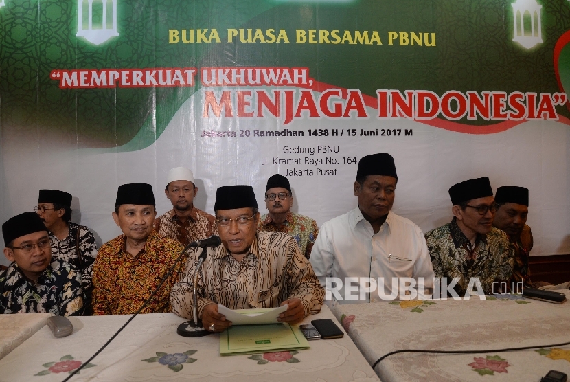 Ketua Umum Pengurus Besar Nahdlatul Ulama (PBNU) KH Said Aqil Siroj (tengah) bersama pengurus PBNU memberikan keterangan pers tentang kebijakan Full Day School (FDS), Jakarta (Ilustrasi)
